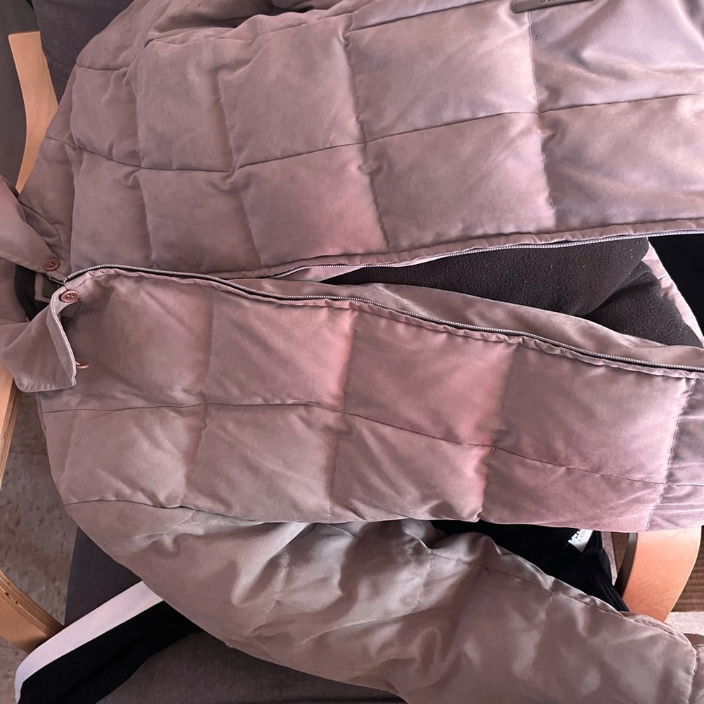 Men coat still in good shape just need a dry cleaning really warm comfortable